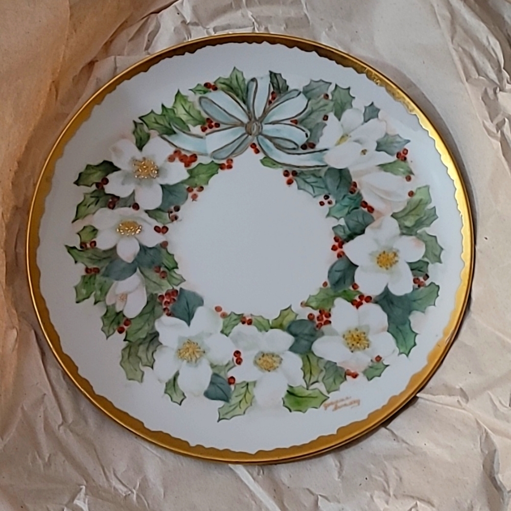 Vintage gold trim hand painted Christmas wreath plate